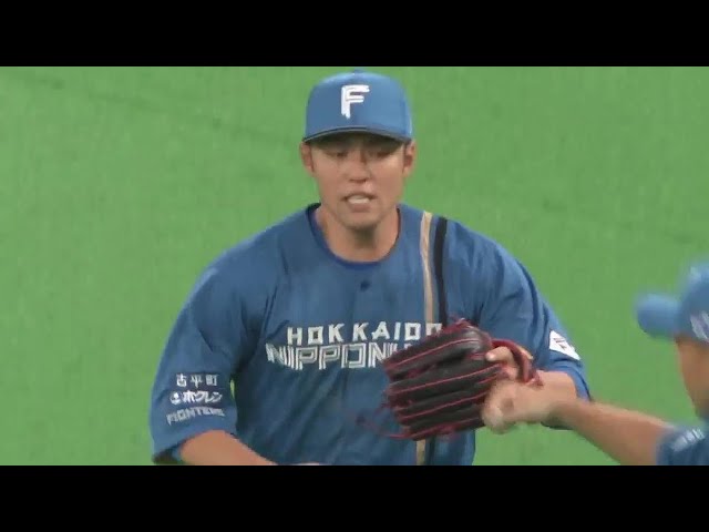 【6回表】満塁のピンチを救う!! ファイターズ・木村文紀がヒット性の打球をスライディングキャッチ!! 2022年7月24日 北海道日本ハムファイターズ 対 千葉ロッテマリーンズ