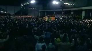 Benny Hinn sings "Glory To The Lamb"