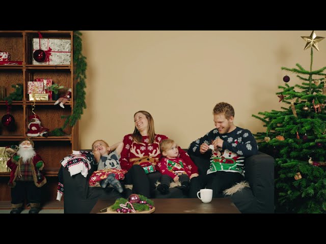 Vídeo relacionado con Jersey de Navidad Familia con Luces LED para Mujer, Hombre y Niños Rojo y Azul con Árbol Navidad