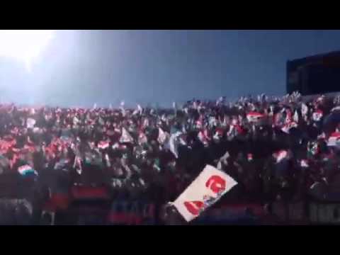 "Recibimiento hinchada de Nacional clasico ap. 2014 (TALUD)" Barra: La Banda del Parque &bull; Club: Nacional