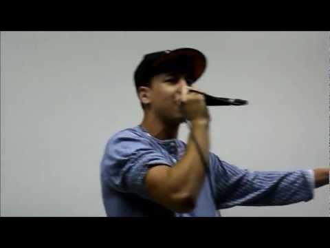 Casa Amarela Batalha de MC's CRIZIN vs ZOI  08/12/2012