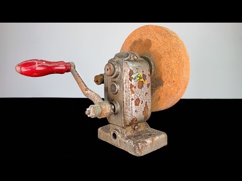 I Restored this  $5 Rusty Hand Cranked Grinder  - Restoration