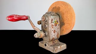 I Restored this  $5 Rusty Hand Cranked Grinder  - Restoration