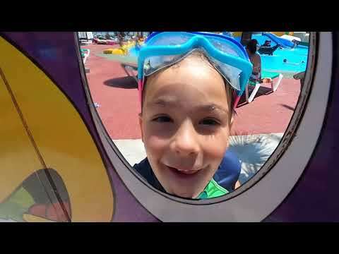 Nos tiramos por TOBOGANES GIGANTES en Parque acuático 24 horas // Familia Familukis