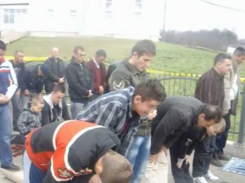 Druga Dzuma namaz u Piljuzicima na parkingu ispred Dzamije