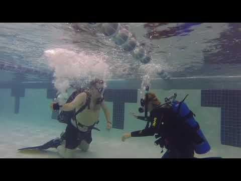 Free flow regulator breathing in the pool