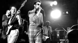 The Specials &quot;I Can&#39;t Stand It&quot; (Paramount Theater, Staten Island: 21-08-1981)