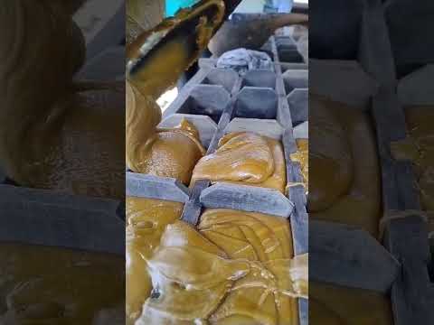 Produção de rapadura na Fazenda Lenha Verde em Tapira (MG)