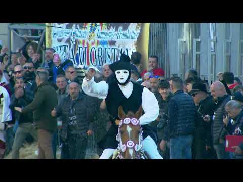 Sartiglia 2023. Highlights corsa alla stella e splendida remada martedì