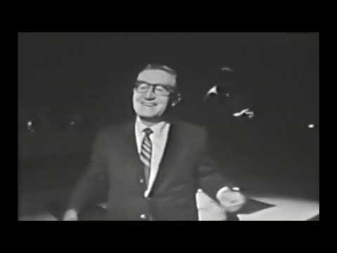 Mack The Knife -  Ray McKinley (Vocal) & The  New Glenn Miller Orchestra