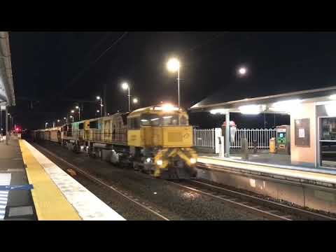 Aurizon's 2331+2335 work Grain Hopper Transfer 66G2 through Sunshine.