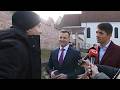 E Kaliňák A J Gedra V Ostrej Konfrontácii S Protestujúcimi Napätie Pred Ficovou Diskusiou V Trn