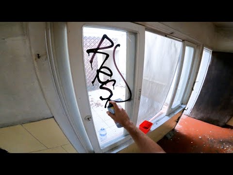 Graffiti on Abandoned House in Balneário Camboriú