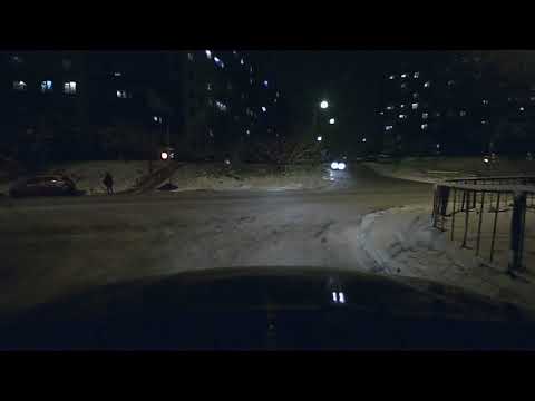 Автоледи не вписалась в поворот