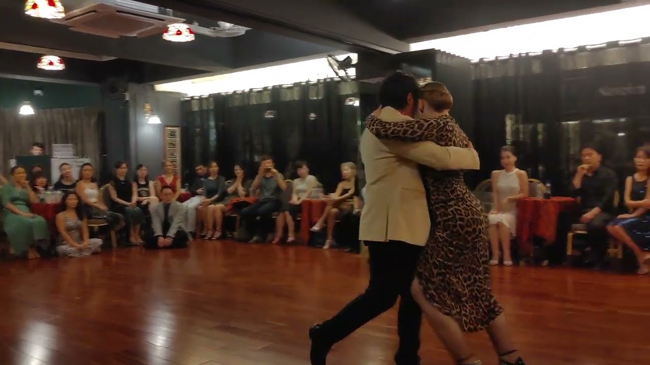 [Ricardo Tanturi, Enrique Campos - Sollozo de Bandoneón] Ariadna Naveira & Fernando Sanchez