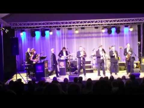 Q The Music -  Live Mobile Phone Footage - Hever Castle Theatre Show