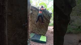 Video thumbnail de Problem 2 (Boulder 1, Roc de l'Avi). Can Bruguera