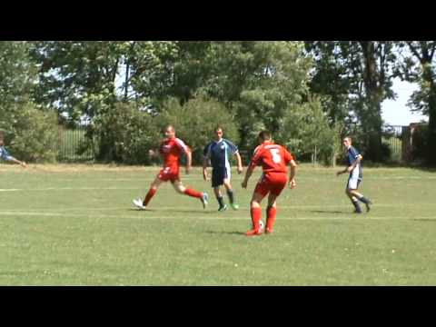 Dietzsche wuchtet die Pille ans Lattenkreuz