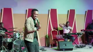 Download lagu Dumi Mkokstad live - Wandithatha Wandibeka endaweni ebanzi | akuvumi mandithule mp3 Download lagu Dumi Mkokstad live - Wandithatha Wandibeka endaweni ebanzi | akuvumi mandithule mp3