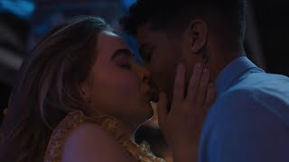 Quinn and Jake’s first kiss  Work It VOSTFR