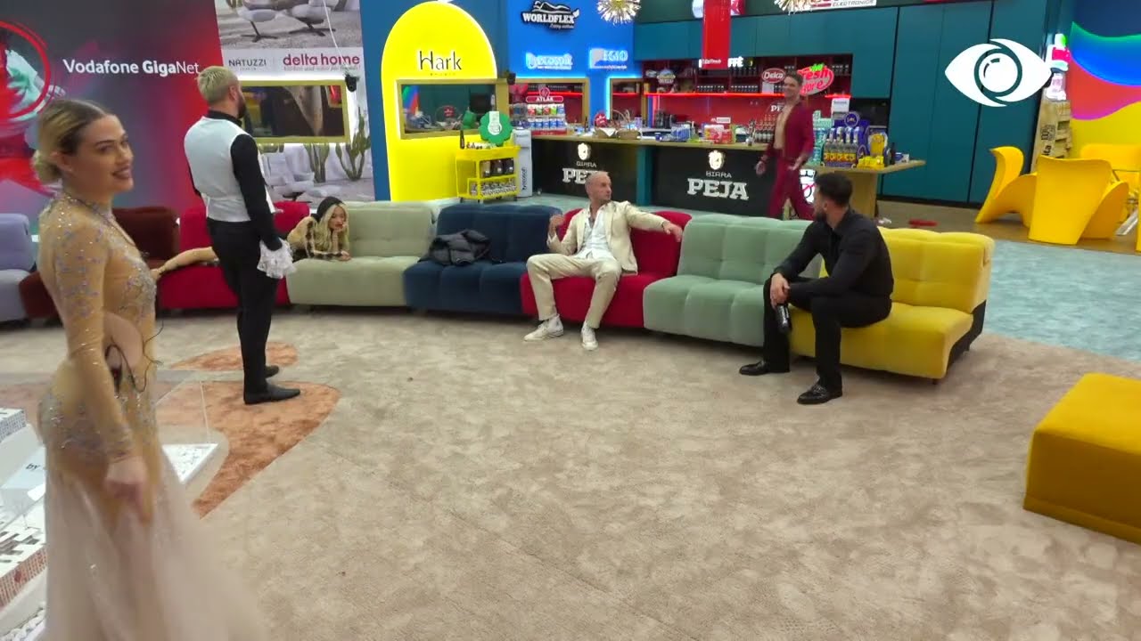 Je shumë sexy/ Banorët ngacmojnë Armaldon