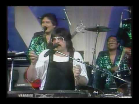download lagu mp3 mp4 La Crisis Chico Che, download lagu La Crisis Chico Che gratis, unduh video klip La Crisis Chico Che