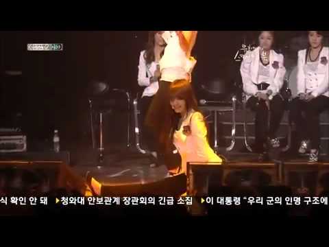 Eunjung & Jiyeon dancing to Wait A Minute