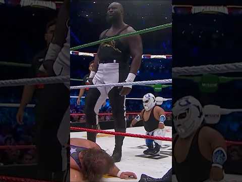 World's Tallest Wrestler vs. World's Smallest Wrestler