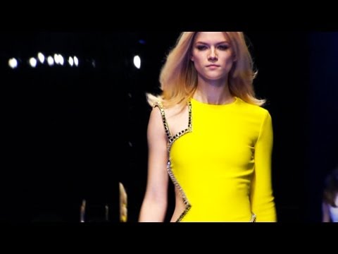 fashiontv | FTV.com - MILAN WOMAN F/W 10-11 - VERSACE   FULL SHOW