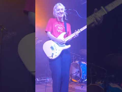 Men I Trust - Lauren - (live) Prague @MeetFactory