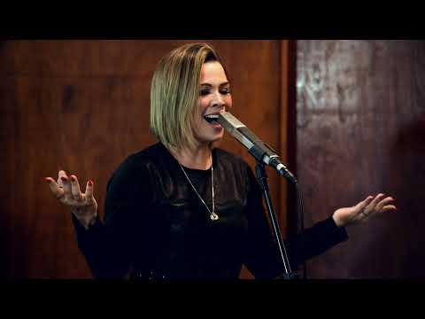 Thati Moraes - Relendo " Só de Você " de Rita Lee e Roberto de Carvalho