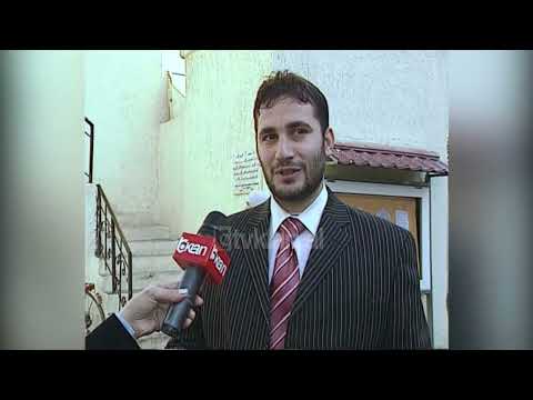 Festa e Fiter Bajramit në Tiranë, falja e namazit nga besimtarët myslimanë - (3 Nëntor 2005)