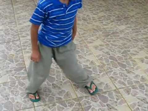 HUGO MENINO DESCOLADO