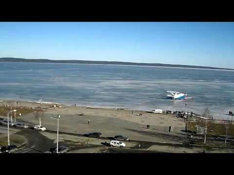 Самолет-амфибия на Онежской набережной Петрозаводска