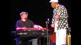 Buddy Guy/ (You Give Me) Fever & Buddy going through the crowd