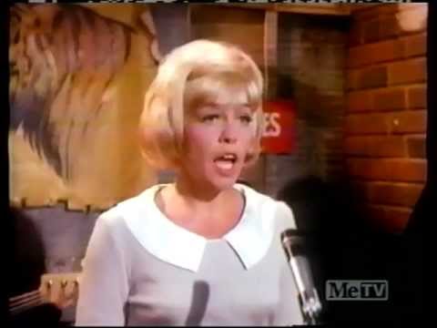 Sings "Gonna Getcha" On "My Three Sons" のサムネイル