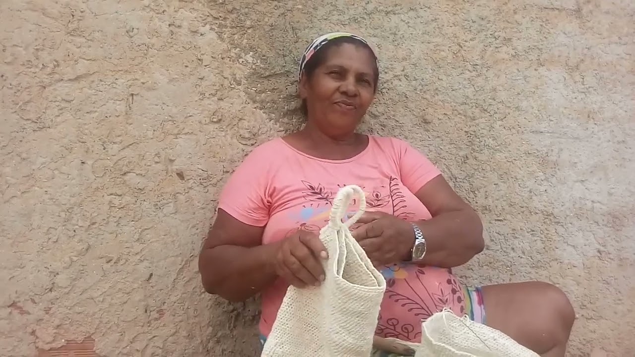 Artesanato de Caroá-Croá. Zefinha mostra como fazer o Aió de Caroá