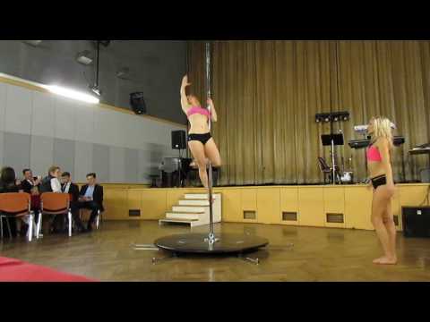 2. reprezentační ples FBŠ Hattrick Brno — Pole Dance vystoupení Jana Klímová & Daniela Kozáková
