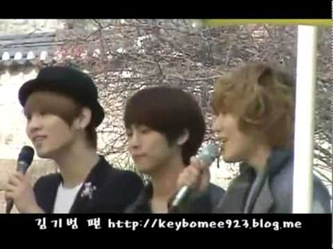 [fancam] 110409 SHINee Jonghyun Key Taemin sing in wedding @ Sungkyunkwan University