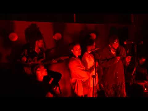 VIPER TOY - BEFORE THE LAVISH (Resumo)