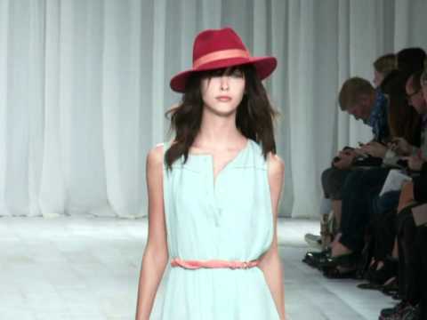 Paul Smith's Fashion Show + ITW - Woman's Prêt-à-Porter Spring / Summer 2012