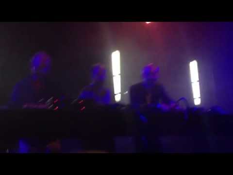 Etienne De Crecy, Alex Gopher et Julien Delfaud, Hello 5 superdiscount