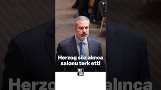 Salondakiler Hakan Fidan’ın peşinden gitti