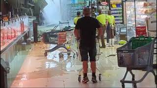 Impactante vídeo del derrumbe del techo del Family Cash de Ontinyent a causa de una fuerte tormenta