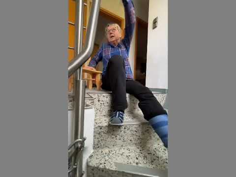 Treppenaufgang mit Gipsfuss ohne Sturzgefahr