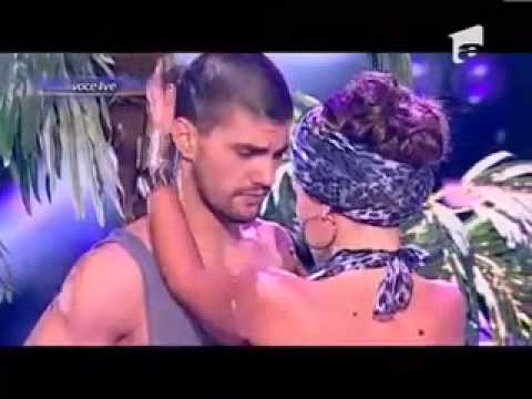 Jo ( Ioana Anuța ) se transforma in Jennifer Lopez - "I'm into you" - Te cunosc de undeva