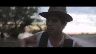 Langhorne Slim sings Whisperin'