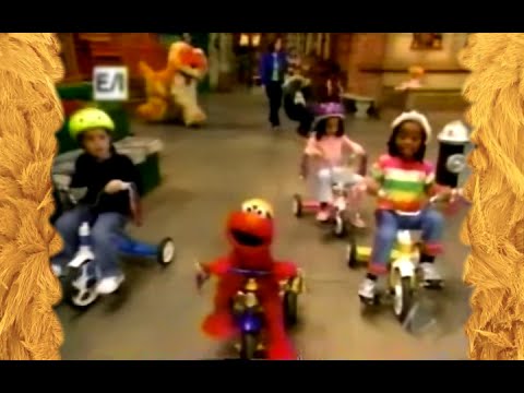 Plaza Sesamo - Elmo en su triciclo