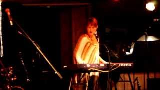 Lari White sings &quot;NOW I KNOW&quot;