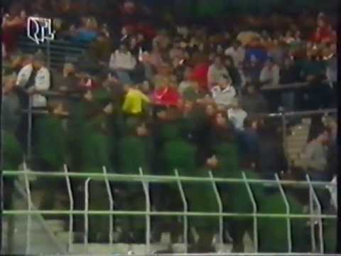 1988-11-19 | VfL Bochum - Borussia Dortmund 2:2 | Platzsturm